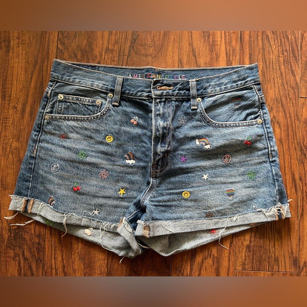 American Eagle '90s Embroidered Boyfriend Shorts
